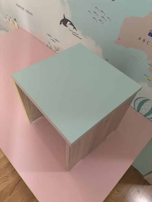 Продается детский стол/парта со стульями