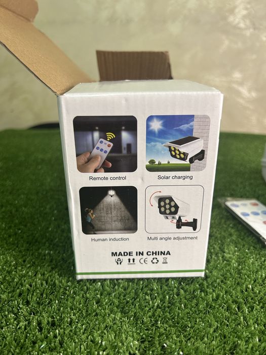 Lampa solara tip camera de supraveghere solara, incarcare solara