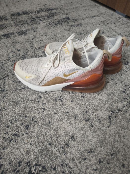 Nike W Air Max 270