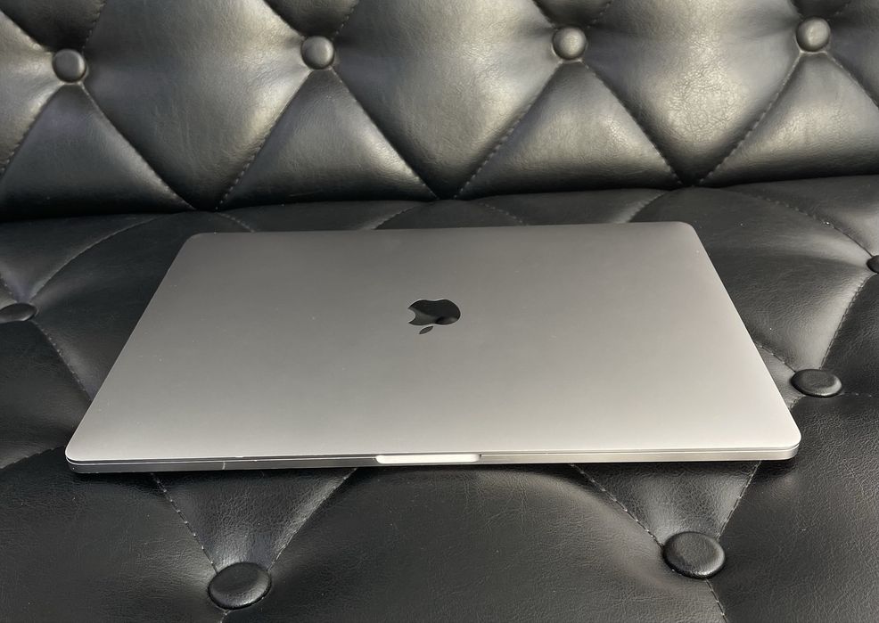Apple MacBook Pro 2018 i9 32GB/1 TB в хорошем состоянии