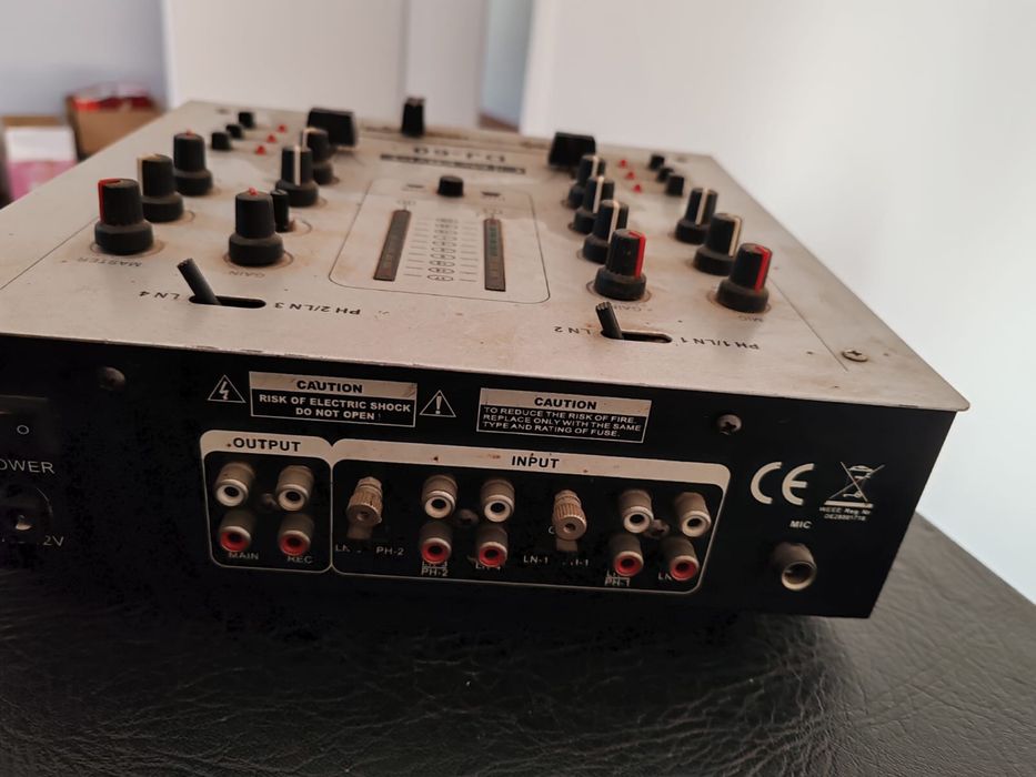 Vand 2 boxe MC Crypt cu statie si mixer