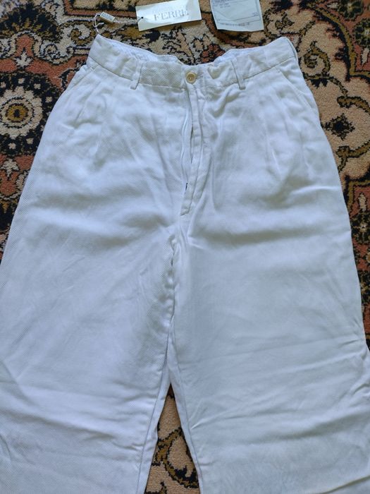 S. Ferré. Pantaloni albi