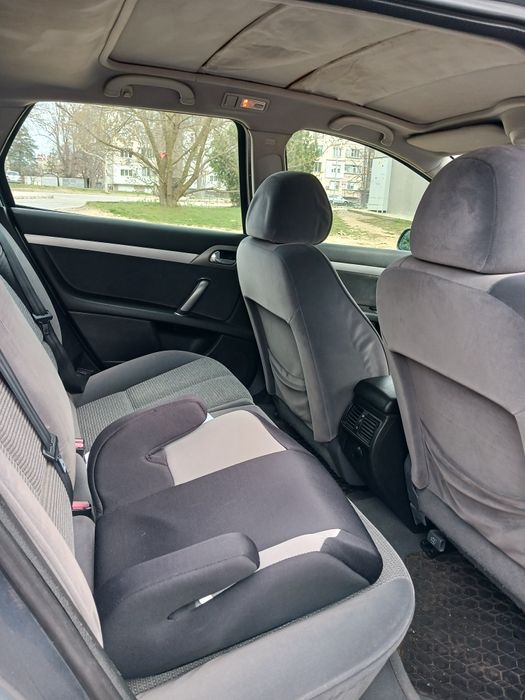 Продавам Пежо 407