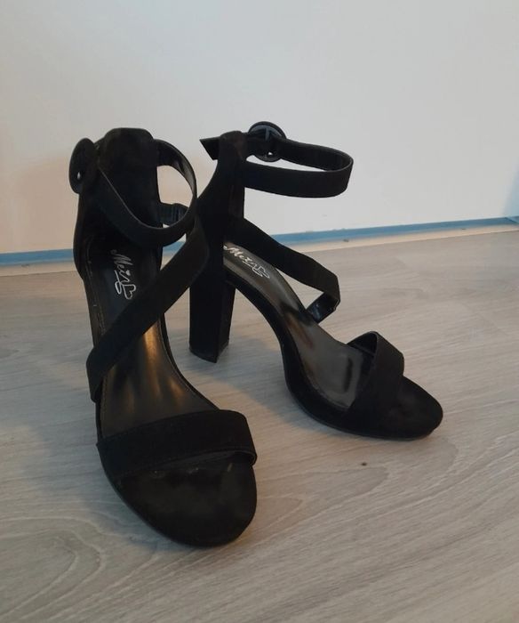 Sandale toc gros nr 39