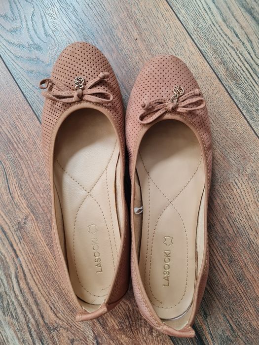 Обувки ,боти ,бели кецове естествена кожа