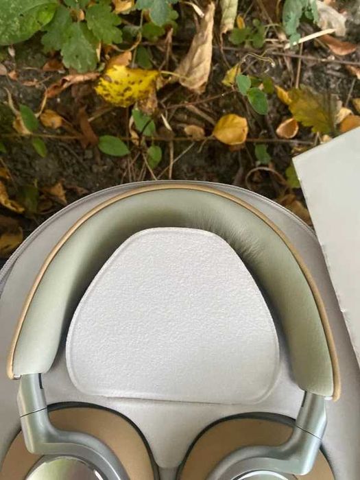 Bowers & Wilkins PX8 Tan  casti wireless