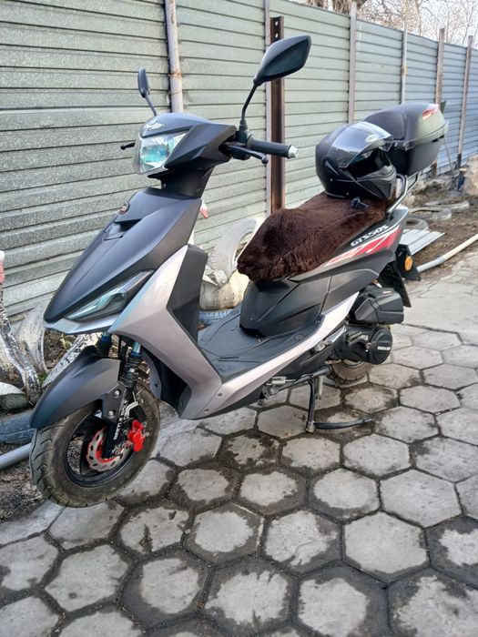 Продам скутер GTS 50S с документами. На учете стоит.
