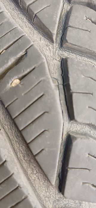 ЗИМНИ  гуми 17цола 225/50 .САМО ЛИЧНО ПРЕДАВАНЕ