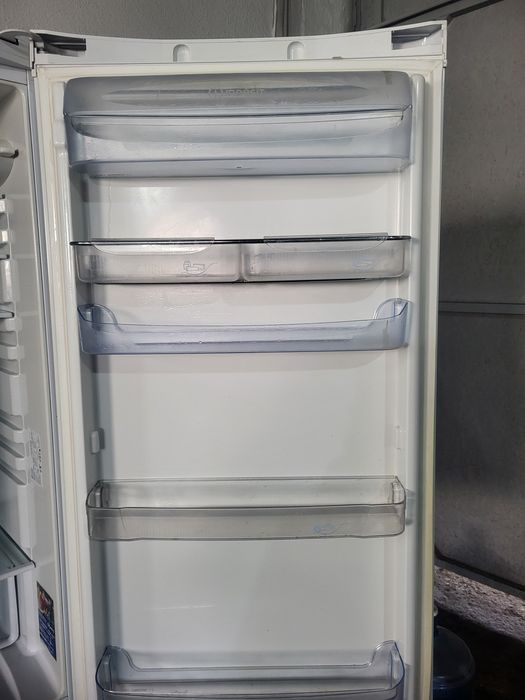 Продам холодильник индезит