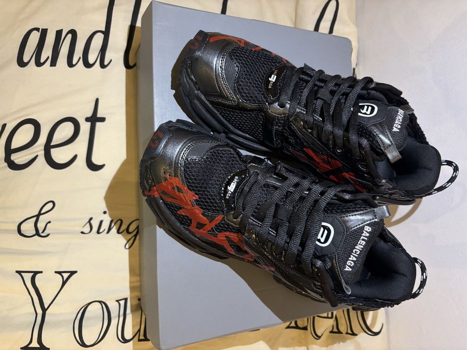 Balenciaga runner graffiti