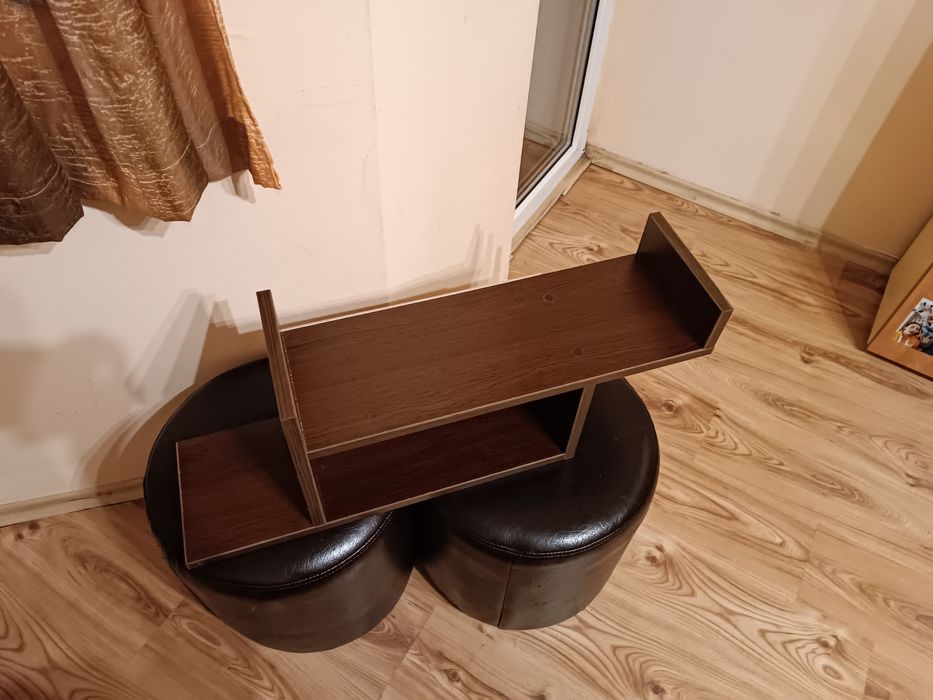 Продавам етажерка