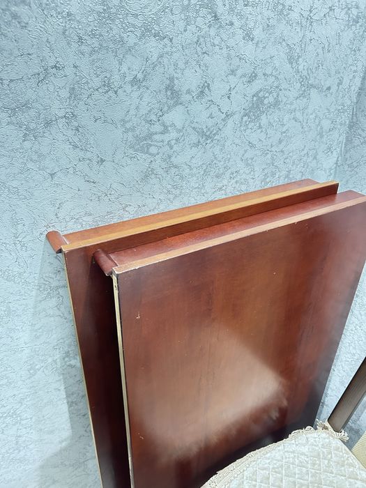 Продаётся стол.