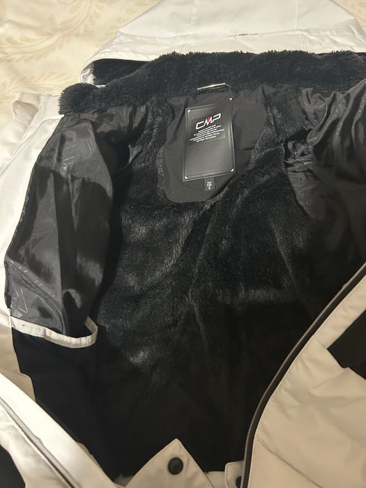 Продавам дамско яке CMP