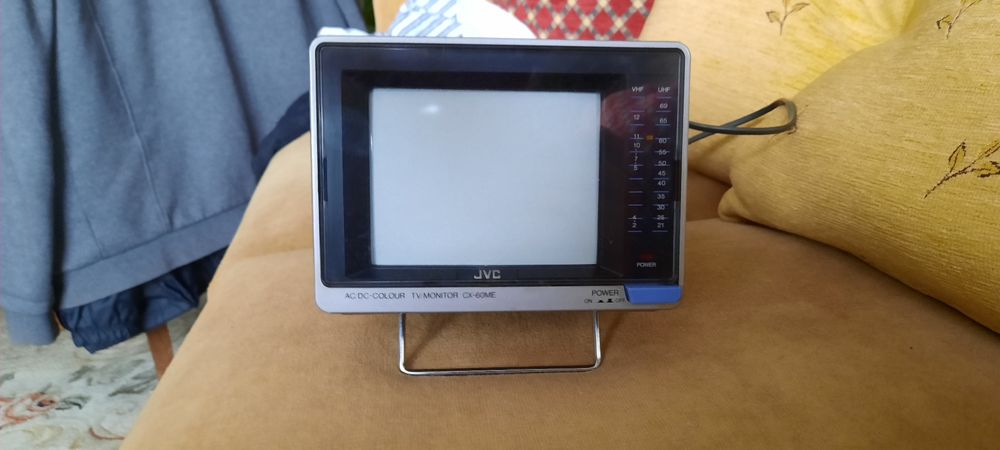 Телевизорче JVC