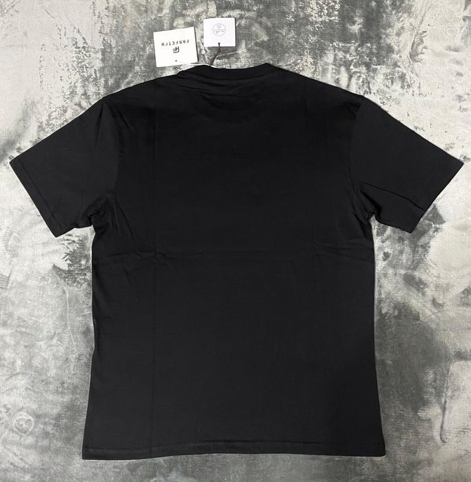Vand tricou nou de barbati