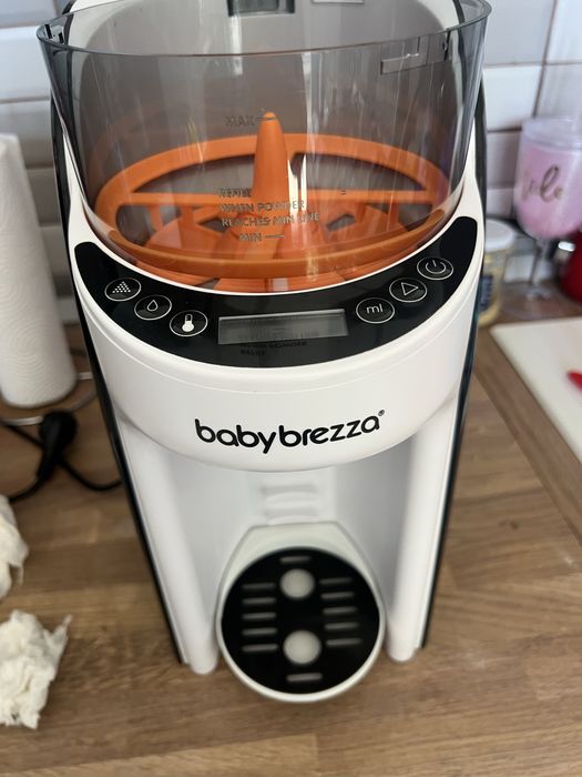 Aparat lapte praf BabyBrezza+cadou cantar bebe si sterilizator Chicco