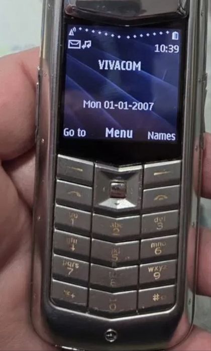 Отличен Vertu Constellation.