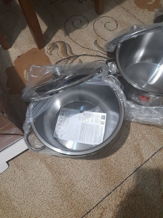 Vând set de 3 oale mari de  inox cu capac