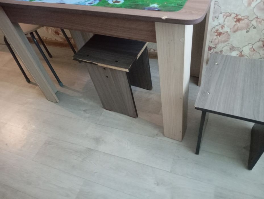 Продам стол кухонный