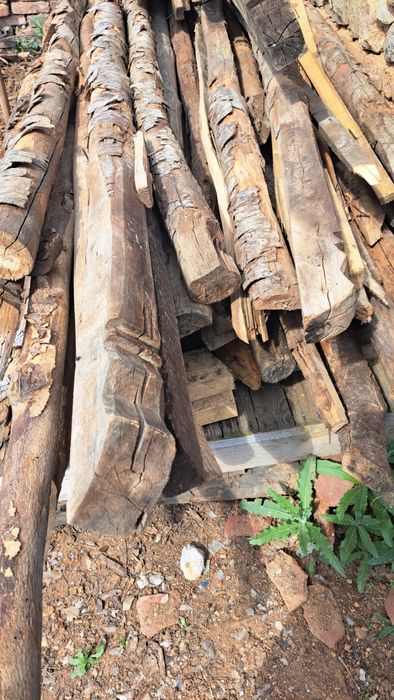 Стари дървени греди  . Дъб  и бук