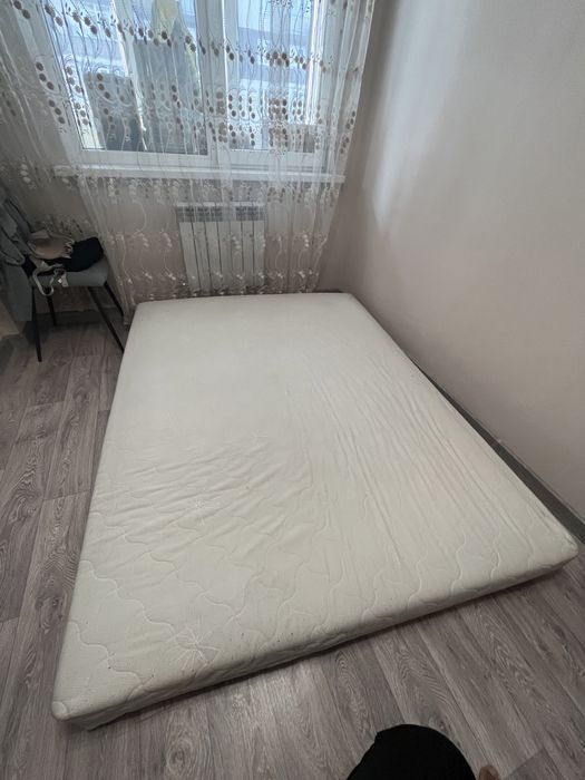 Матрас б/у 2х1,6 метра