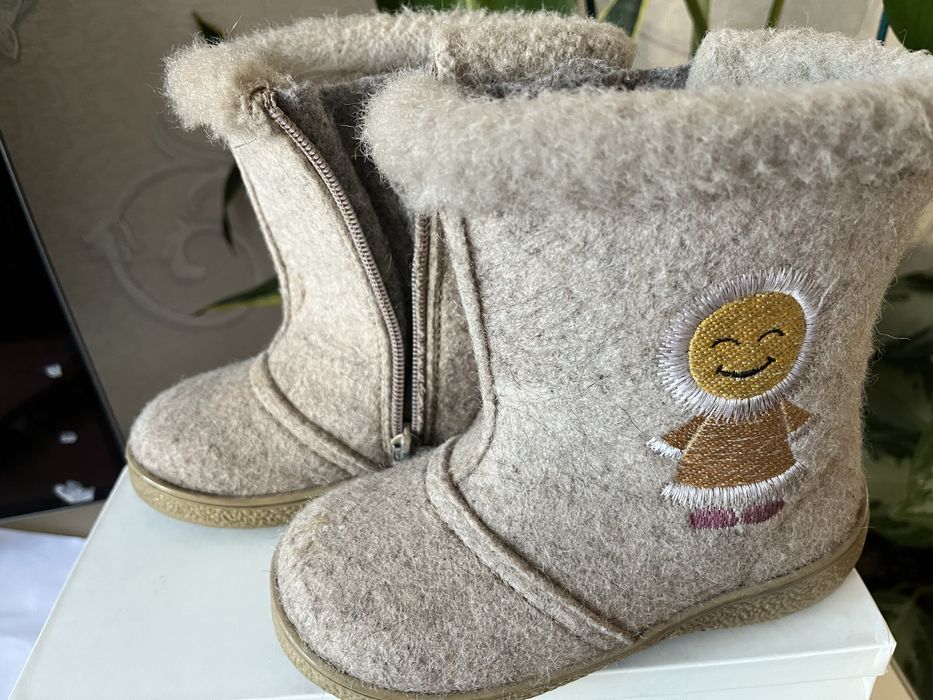 Сапоги зимние и валенки для девочки