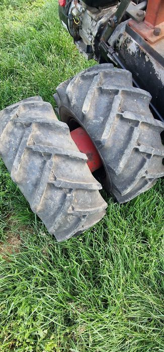 Mașina de tuns iarba,lucerna,fin,etc pe benzina cu 4 roti