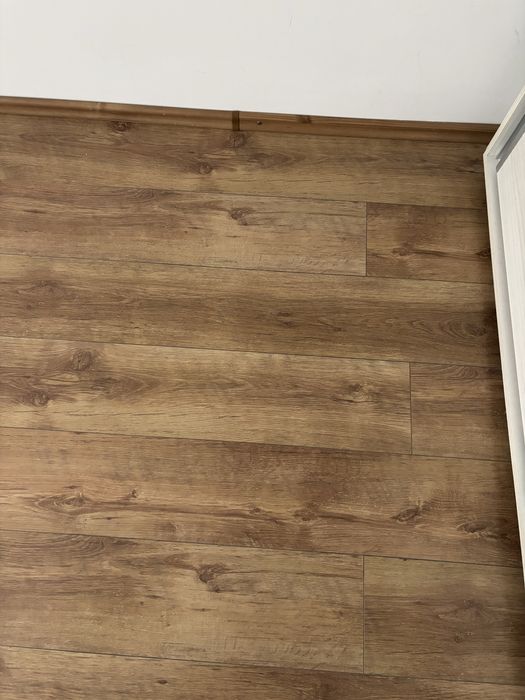 Parchet laminat de 8 mm in stare f buna