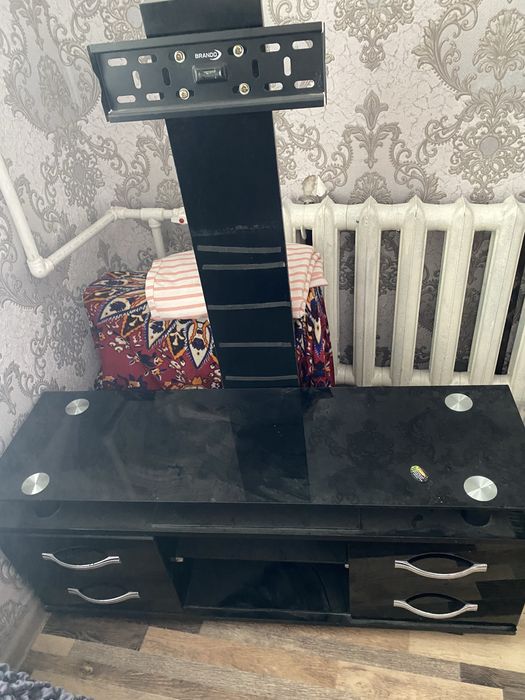 Televizor uchun (TV tumba) yaxshi xolatda