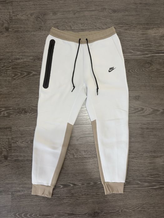 Pantaloni nike tech fleece alb/bej