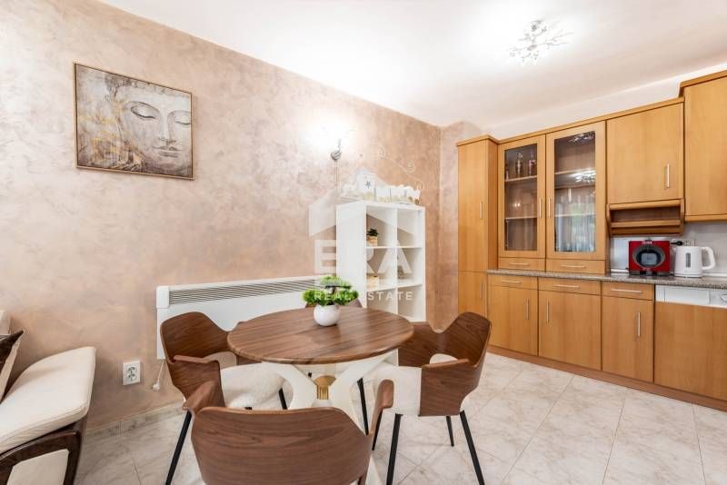 Двустаен, модерно обзаведен, югоизточен апартамент за продажба, в тухл