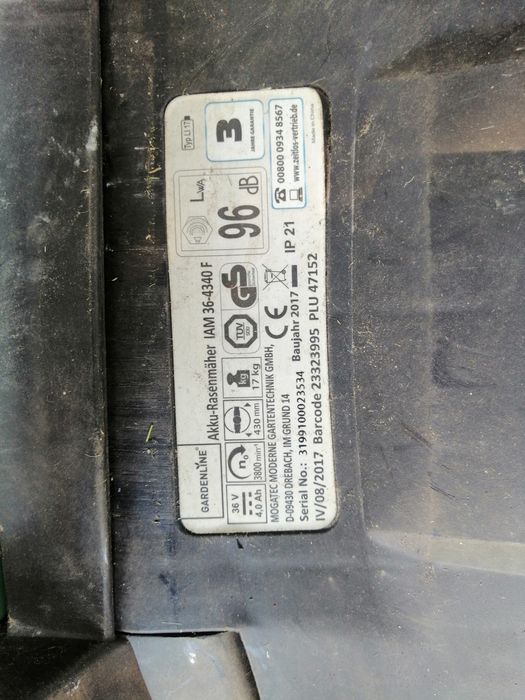 Masina tuns iarba gazon pe baterie acumulator