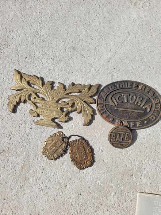 Embleme și mâner ușa vechi