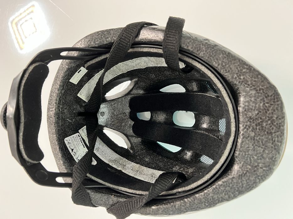 Каска за велосипед, тротинетка, ролери