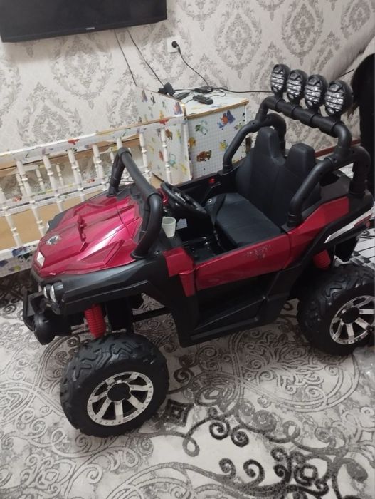 Детская машина почти как новая двуместная