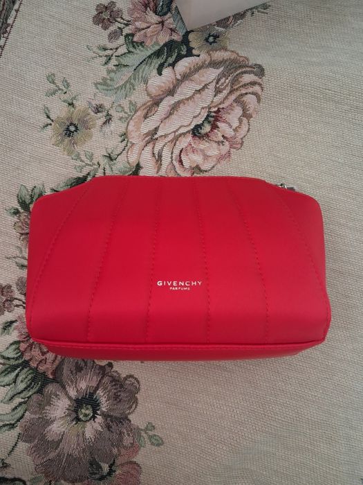 Оригинальная косметичка Givenchy Parfums