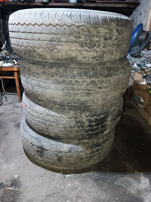 Продам  летние шины 235*75R15