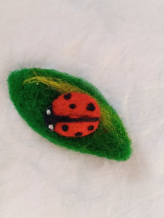 Мартеници,брошки от вълна