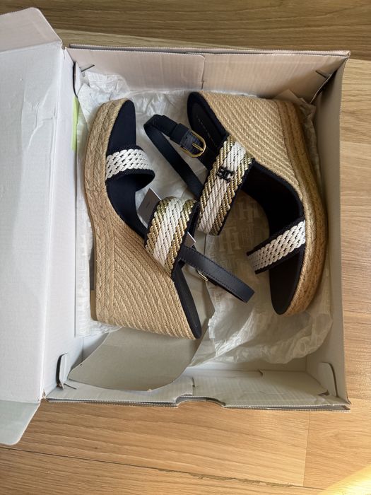 Sandale Tommy Hilfiger – Golden Webbing Wedge (Mărimea 40)