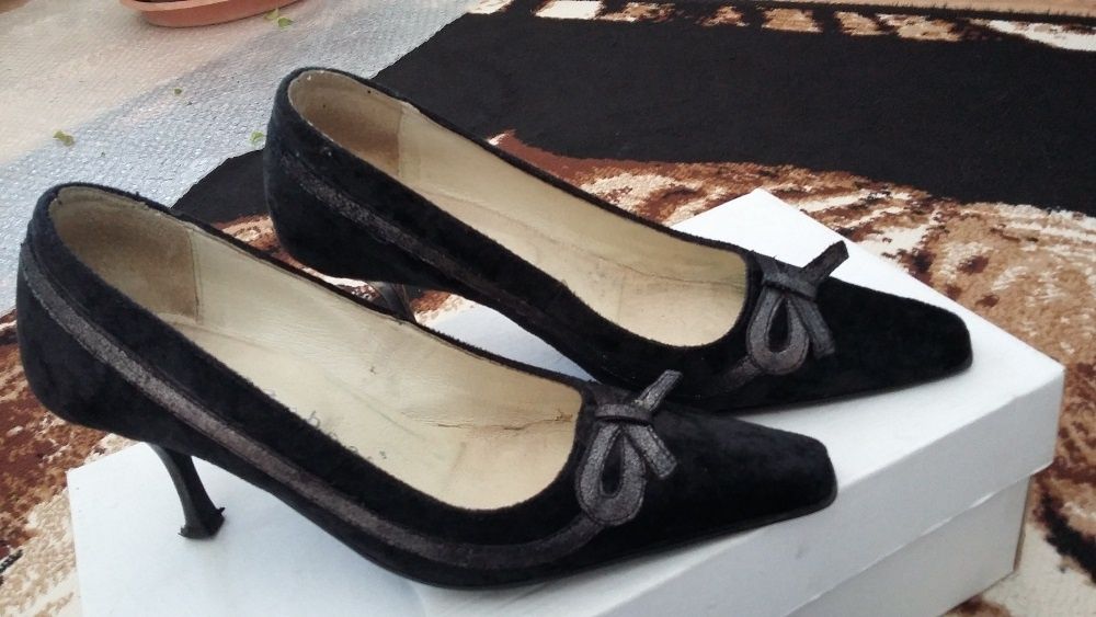 Обувки № 35! ЕСТЕСТВЕНА Кожа на "Билиа шоис" ! Елегантни с Декорации!