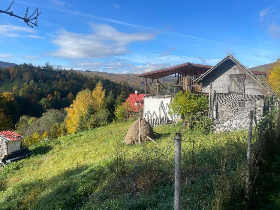 Vând casă în vârf de munte