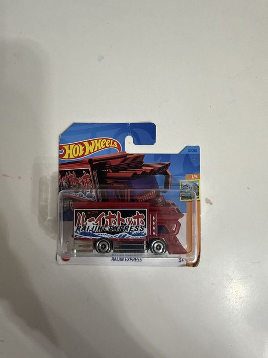 Hot Wheels TH машина