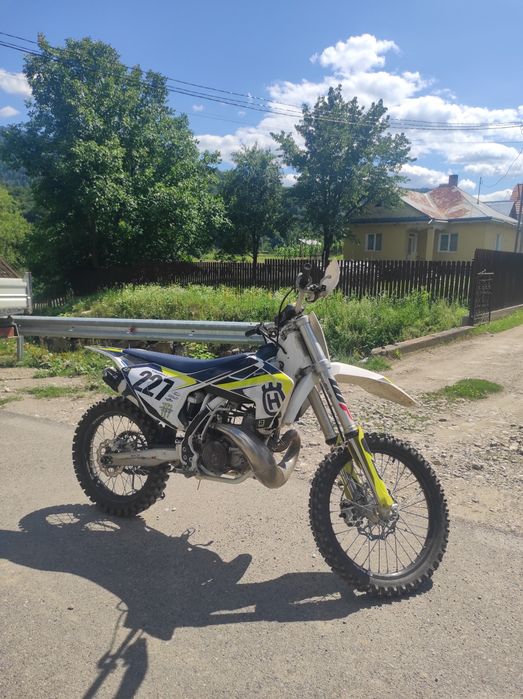 Vând Husqvarna 250