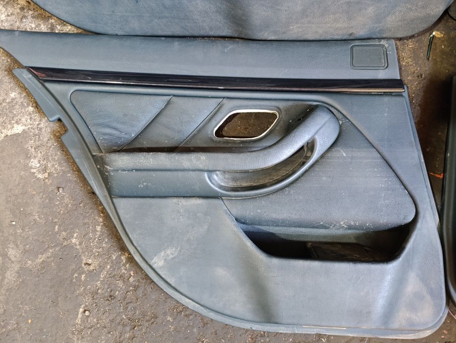 Обшивки дверей на BMW E39 кожа
