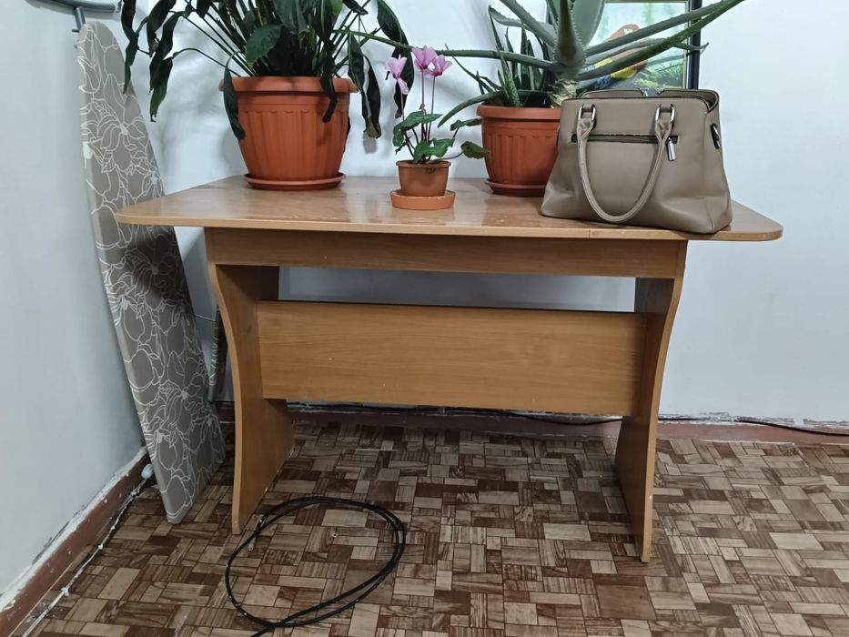 Стол и 4 стула б/у