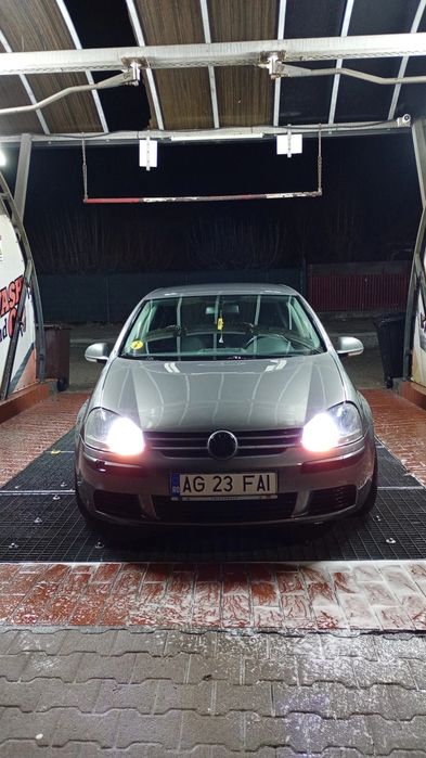 Vând golf 5 1.6 benzina