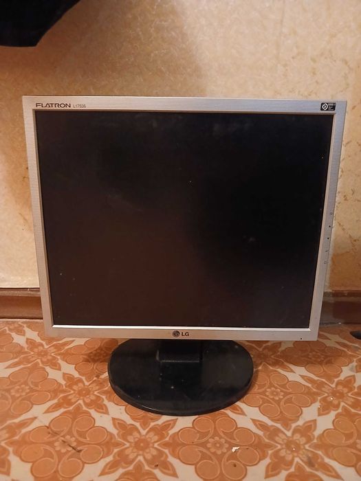 Монитор квадратный LG