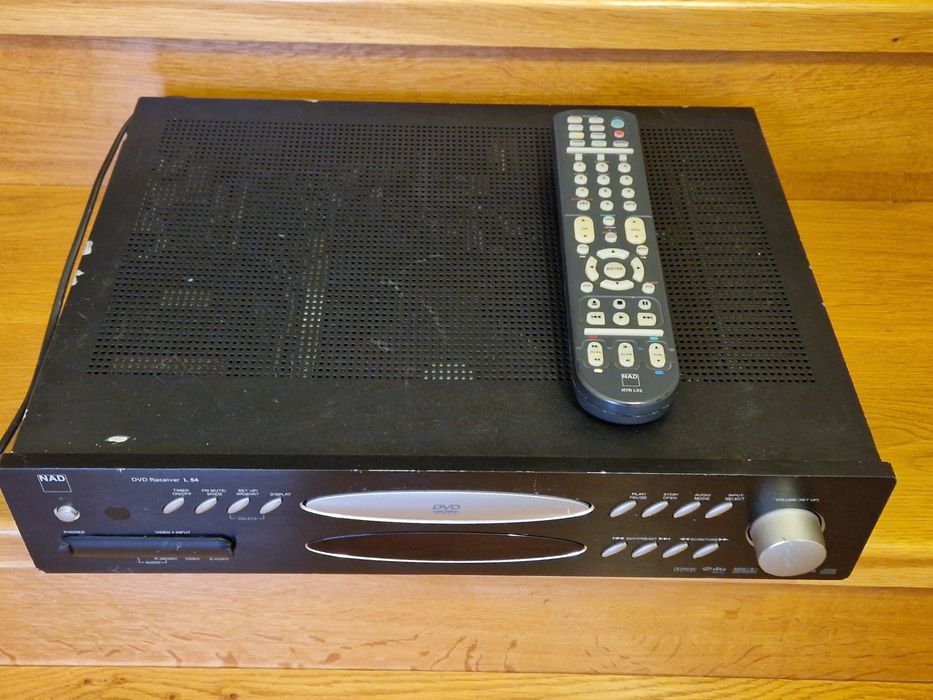 Boston Acoustics si NAD L54 receiver