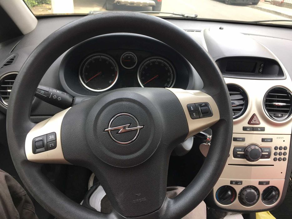 Proprietar opel  corsa d 1.2 benzina