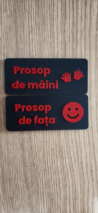 Plăcuțe personalizate cu nume - printate 3D, în relief, 2 culori